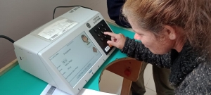 Alunos do Centro Dia participam de treinamento pra aprender a usar a urna eletrocrômica