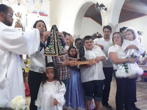 Alunos e funcionários da APAE participam do 8º dia da novena a Nossa Senhora Aparecida