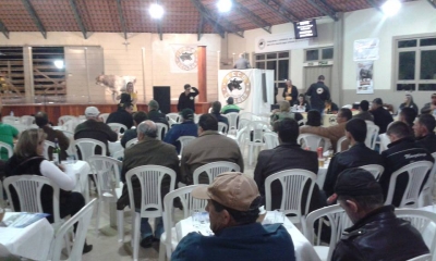 APAE recebe doações no 4º Leilão de Gado de Corte