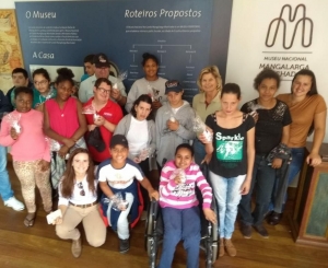 Alunos visitam Museu do Mangalarga Marchador e ganham ovos de Páscoa 
